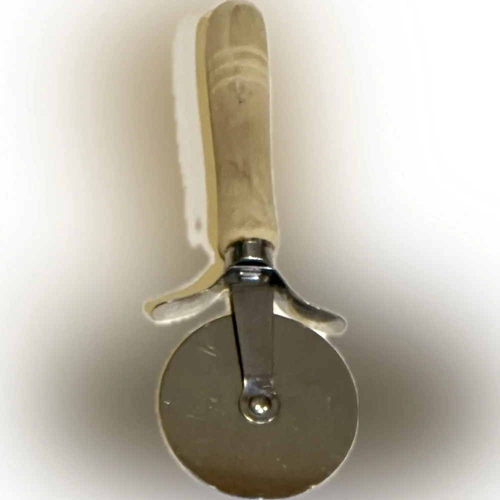 VTG STAINLESS STEEL PIZZA CUTTER WHEEL WOODEN HANDLE 7” BLADE GUARD COLLAR